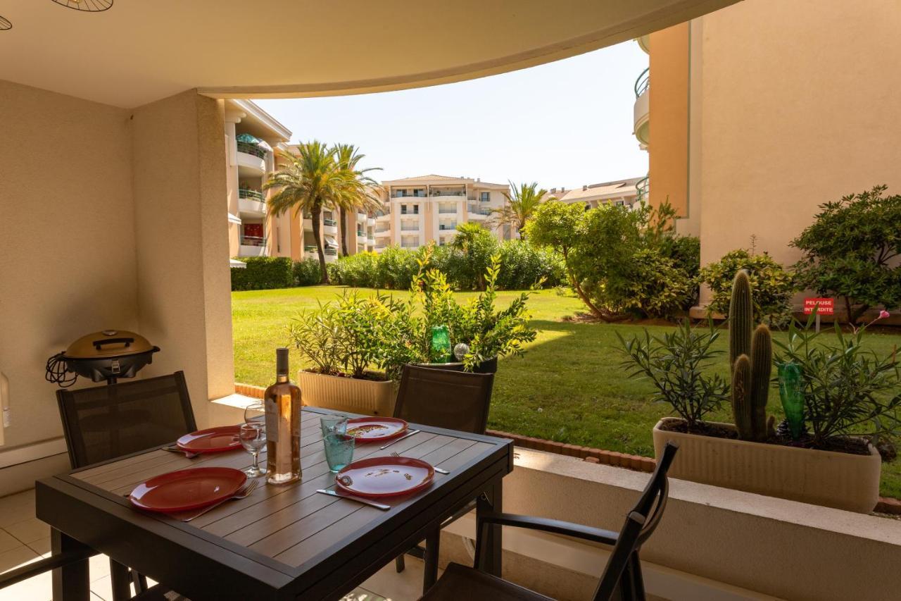 Location Port Frejus, Bord De Mer Kültér fotó